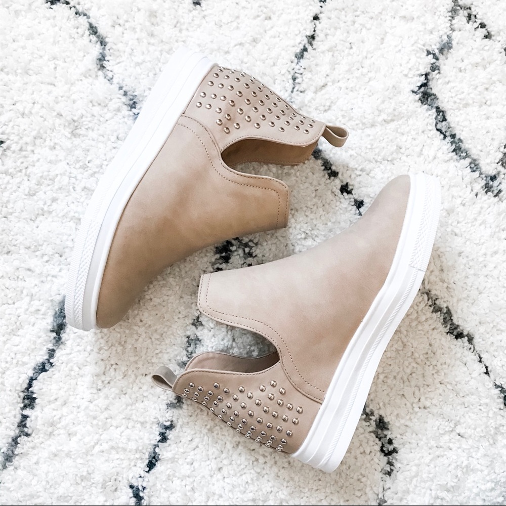2nd RESTOCK! /CHLOEY/5⭐️ Studded Wedge Sneaker - Picture 4 of 8